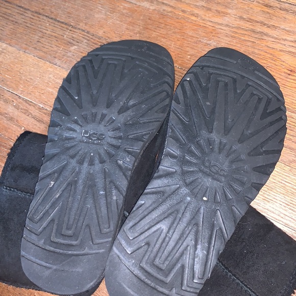 black UGGS - Picture 6 of 8